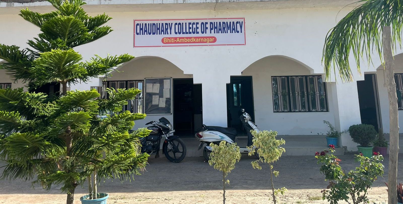 Chaudhary College of Pharmacy entrance, Bhiti